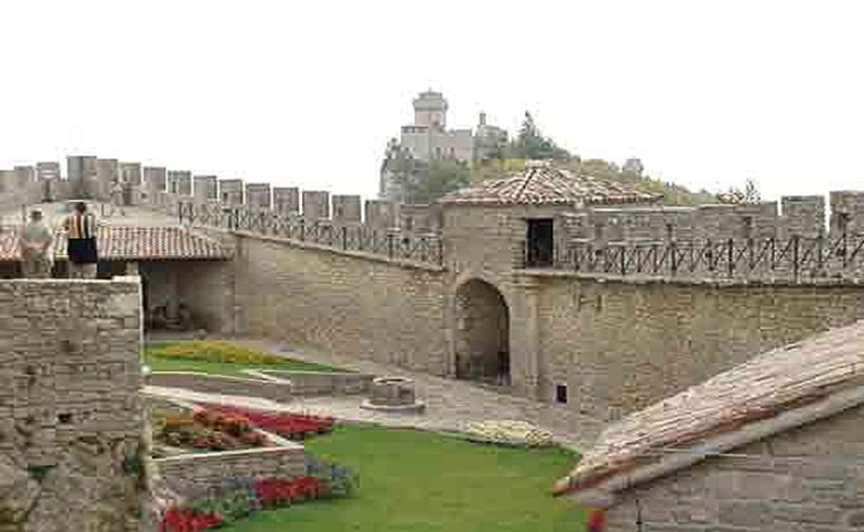 Внутри одного из замков Сан Марино