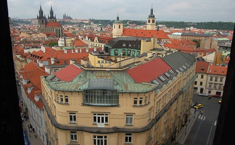 Вид на Прагу из Пороховой башни