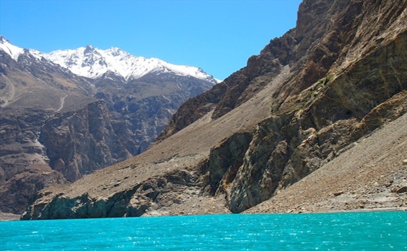 Озеро Атта Абад